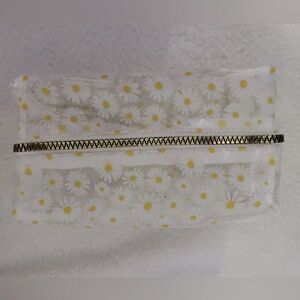Clear daisy makeup bag